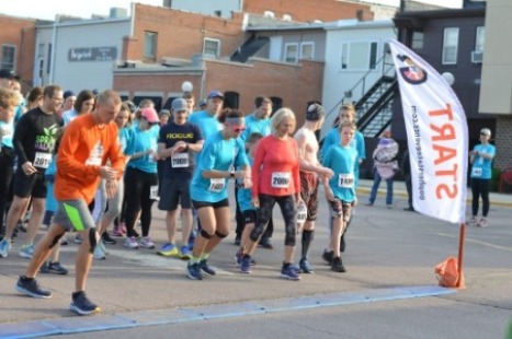 5K start line and participants